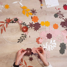 Charger l&#39;image dans la galerie, Atelier creatif Couronne de fleurs en papier - Toulouse