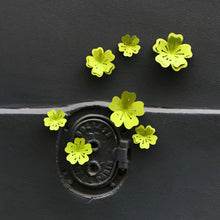 Charger l&#39;image dans la galerie, Kit fleurs cerise vert PliPapierCiseaux - idée décoration