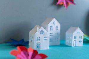 Petites maisons en papier blanc PliPapierCiseaux - idée d'atelier d'anniversaire